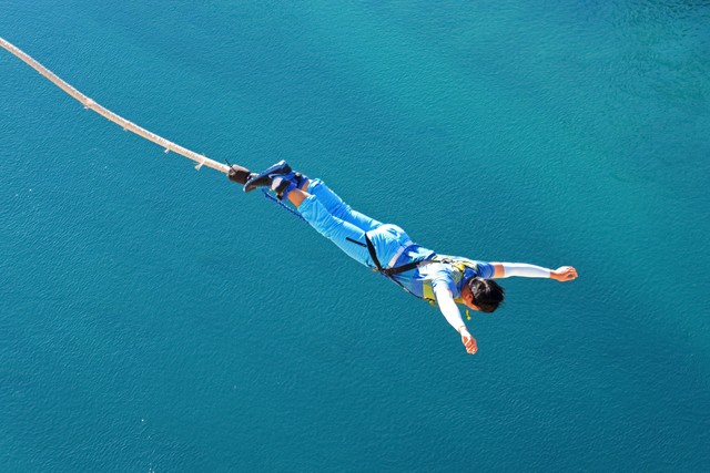 Adrenalin dengan Bungee Jumping